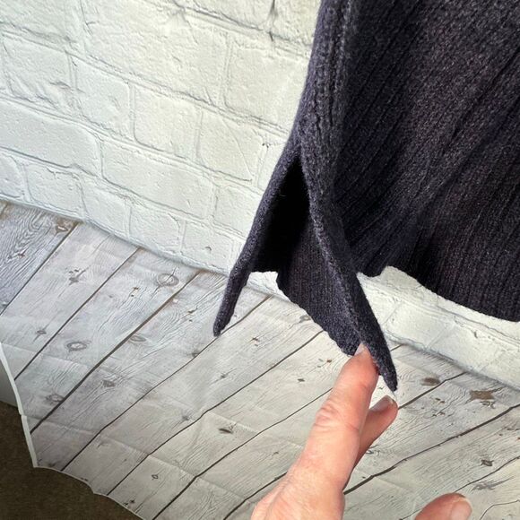 American Eagle Sweater Womens Medium Purple Ribbed Bell Sleeves Open Back - Picture 2 of 9